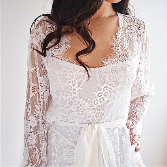 Bridal lace long robe - Picture 2 of 7